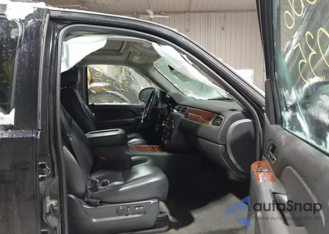 2010 Chevrolet Tahoe Ltz из США, поврежденный, VIN 1GNUKCE06AR283417